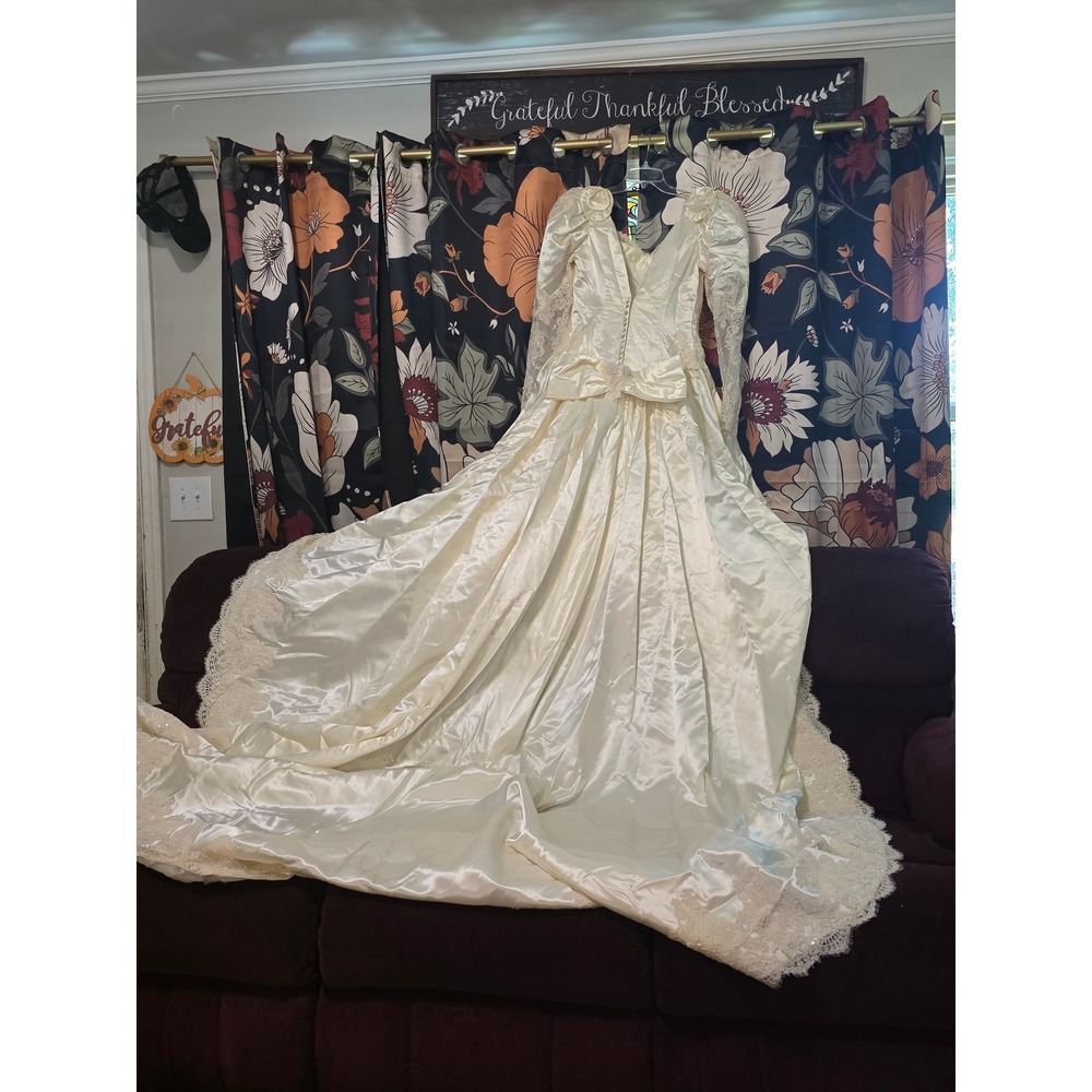 Vintage 80s Long Sleeve Wedding Dress Lace Beaded Cathedral Train Ivory Bow